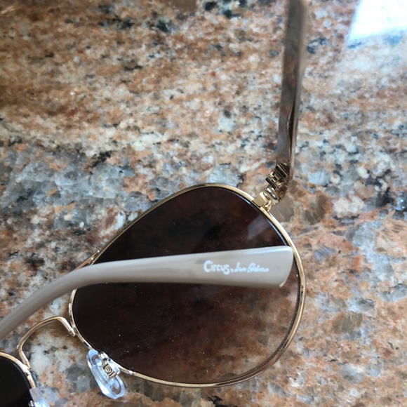 Macy’s SunGlasses - Picture 4 of 4
